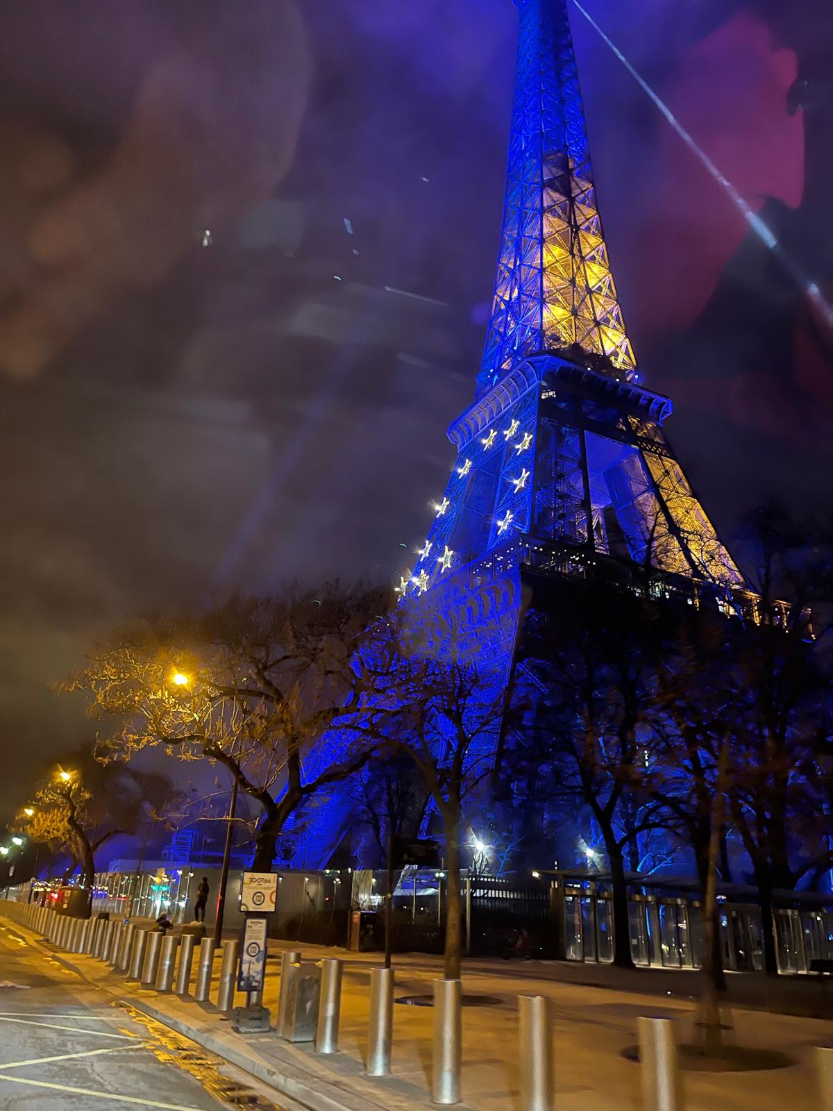 Vehicule Dhafer AZIZI dans un cadre parisien